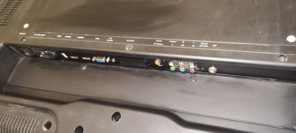 Телевізор Saturn 32 дюйма с VGA, можно використовувати як монітор ПК