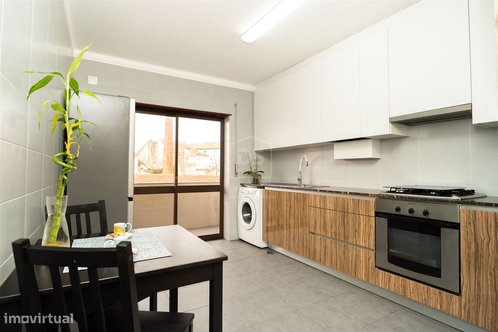 T3 renovado com garagem no centro da Marinha Grande — Marinha Grande, Leiria
