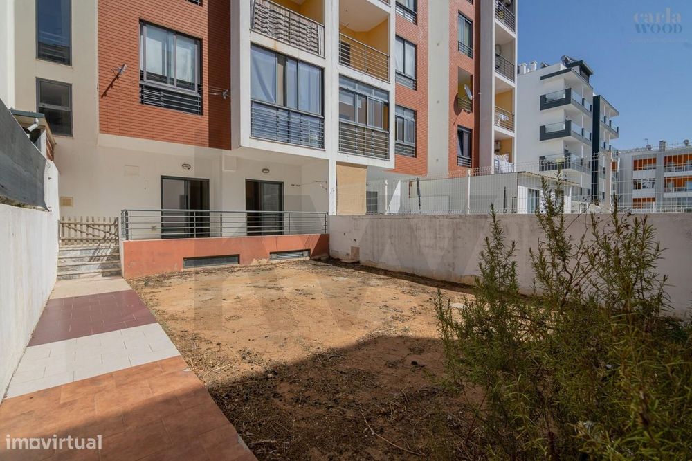 Um fantástico apartamento t2 de rés do chão, com terraço e logradouro