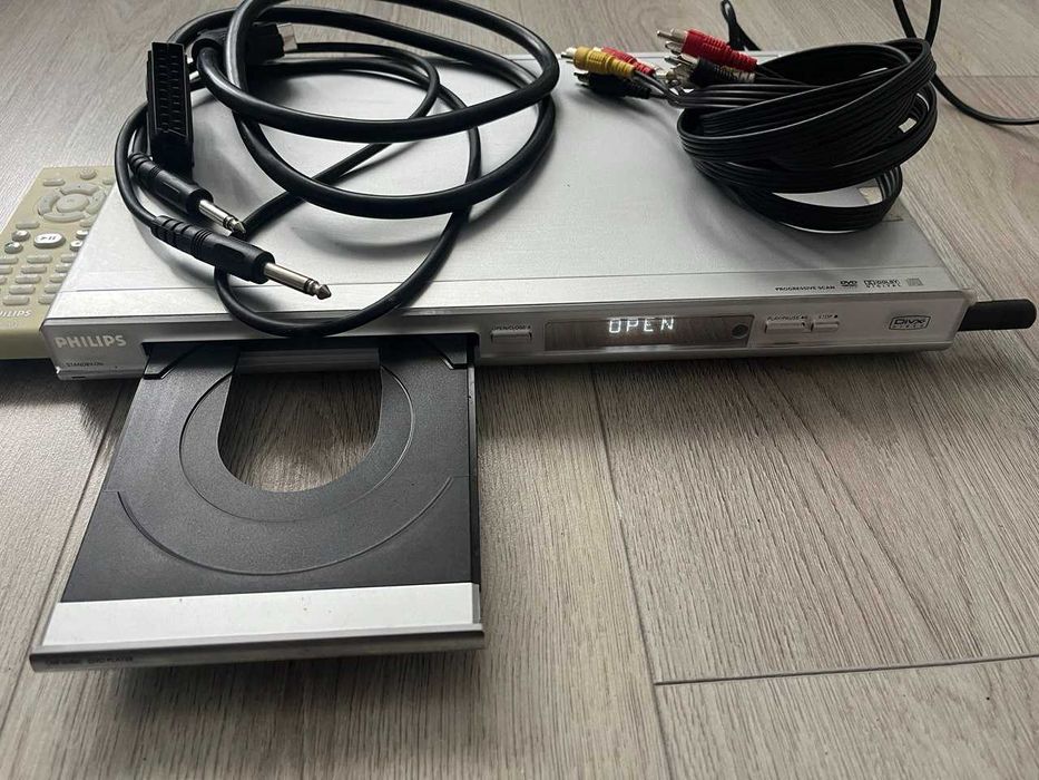 DVD плеєр Philips DVP3040K/51 + Диски з фільмами, караоке