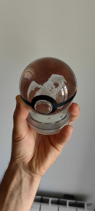 Pokébola Charizard c/ Luzes LED