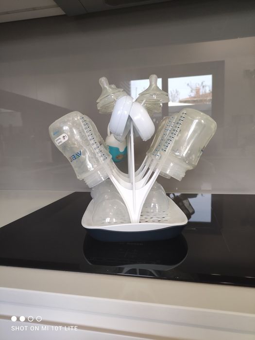 Esterilizador de biberões+ 6 biberões + escorredor, tudo da Philips Av