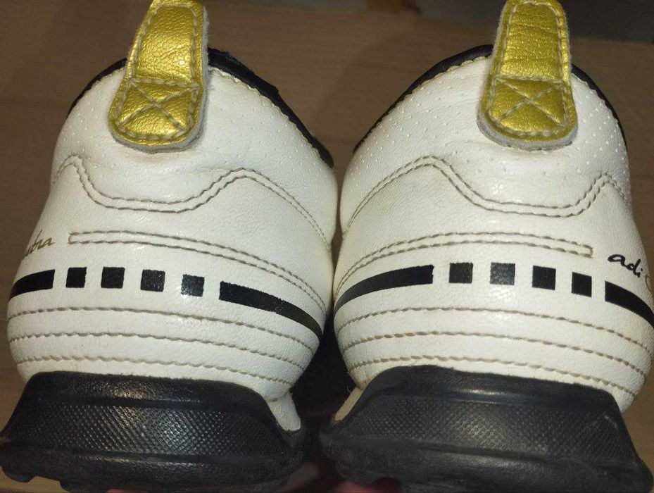 Футбольные Кроссовки Adidas 42 р (US 8). Куплены в Германии