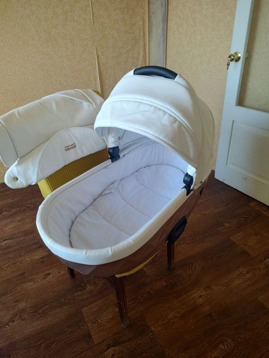 Продам люльку от коляски Junama