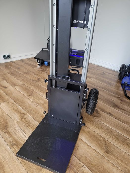 Schodołaz towarowy Antano Donkey Light z platformą elektrycz. do 150kg