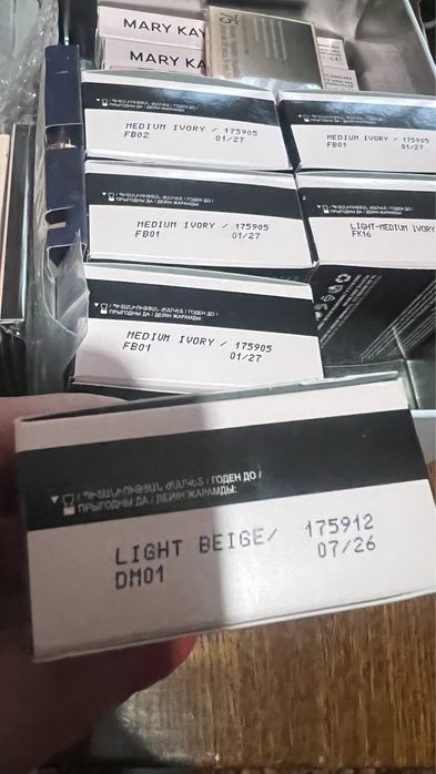 Мінерапьна розсипна пудра, блиски, маска Мери Кей