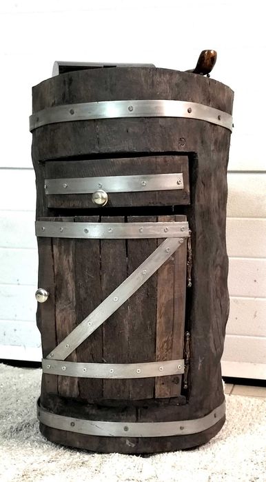 Móvel único, escavado em toro de sobreiro