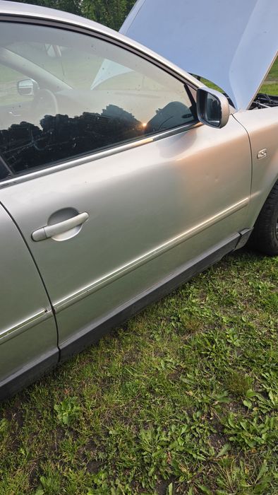 Dzwi Prawy Przód Volkswagen Passat B5 FL 2003r LA7W