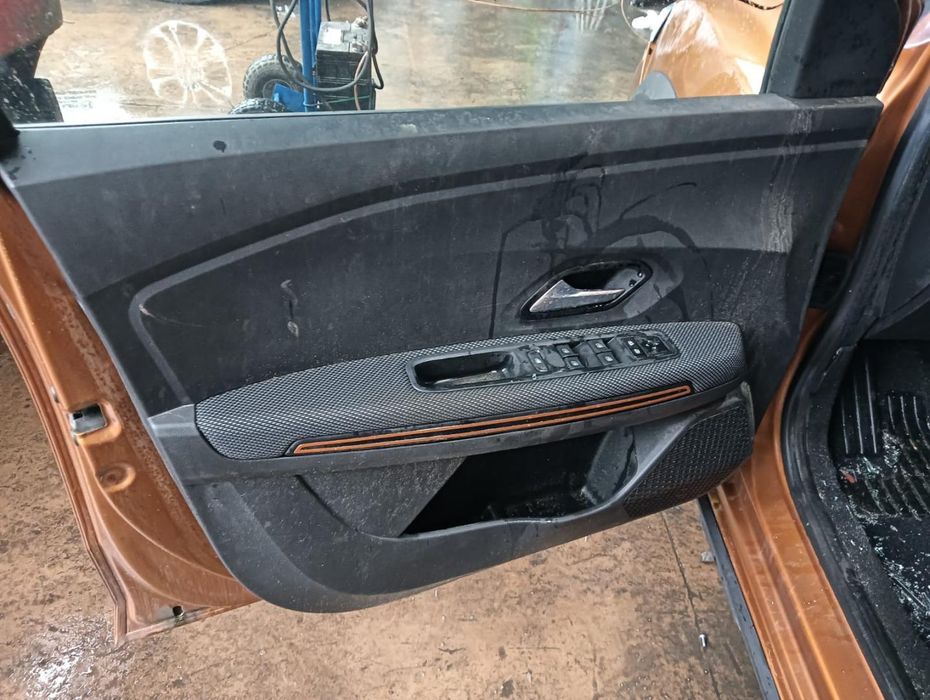 Aro Esquerdo Da Frente Dacia Sandero