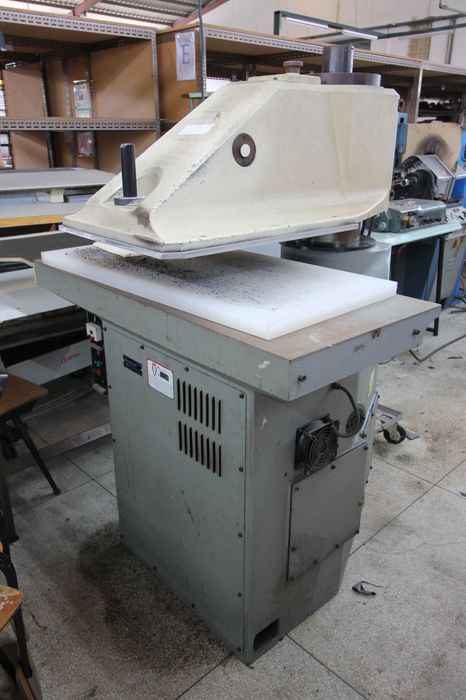 Balancé de corte para a indústria do calçado