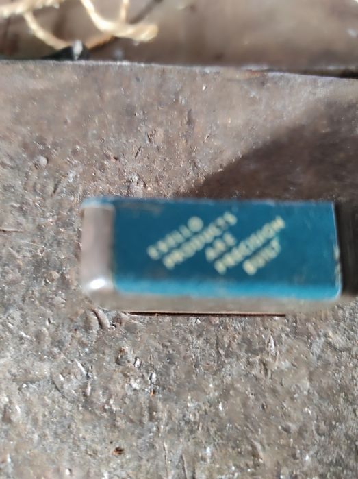 Pequena caixinha em chapa antiga