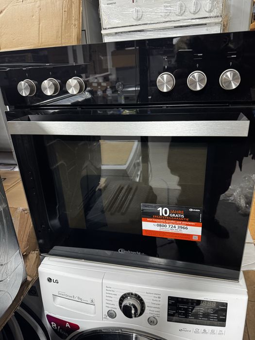 Вбудована духовка з поверхнею Whirlpool