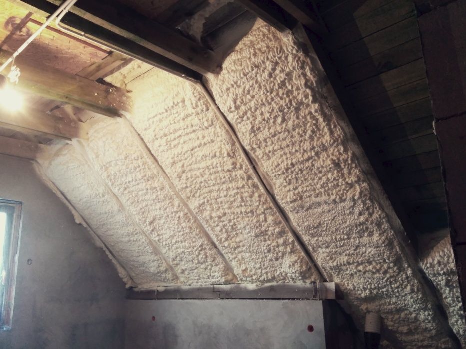 Izolacja Dachu Pianką PUR PLESZEW!. Ocieplanie dachu