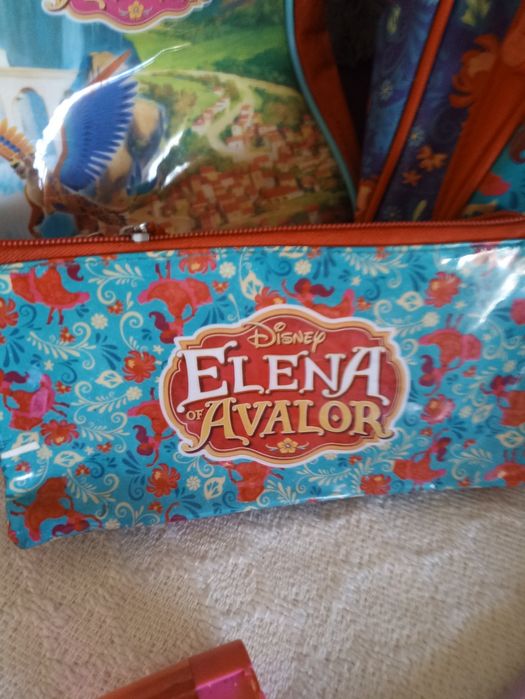 Conjunto composto por: mochila, estojo e 2 sacos para ed. física