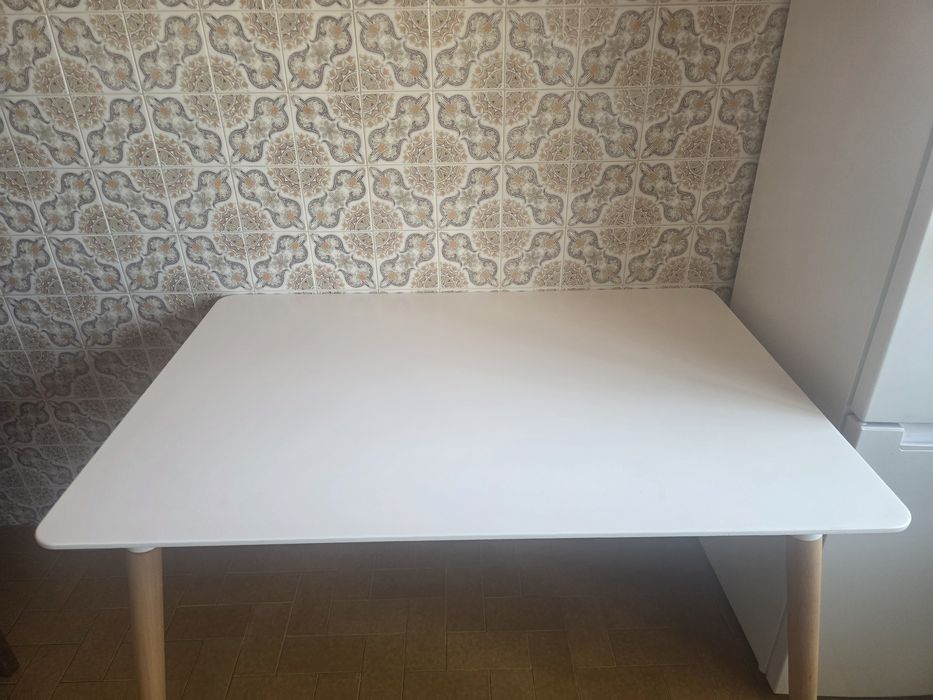 Mesa em bom estado