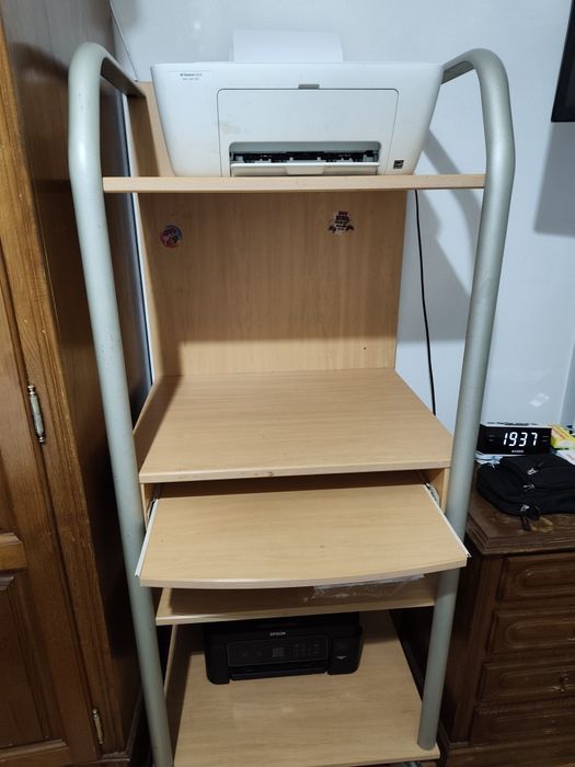 Mesa de estudo/ secretária