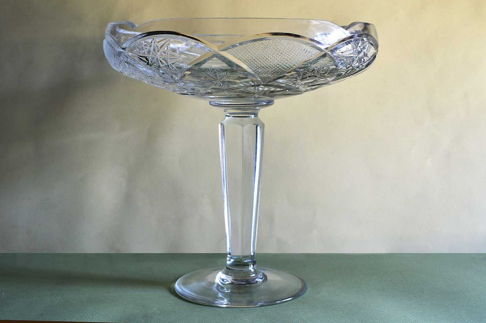 Продаю хрустальную вазу для фруктов