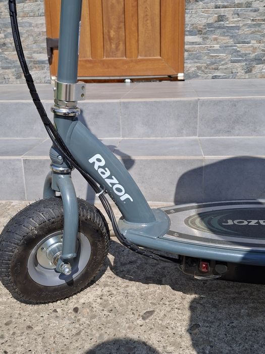 Електросамокат Razor з сидінням