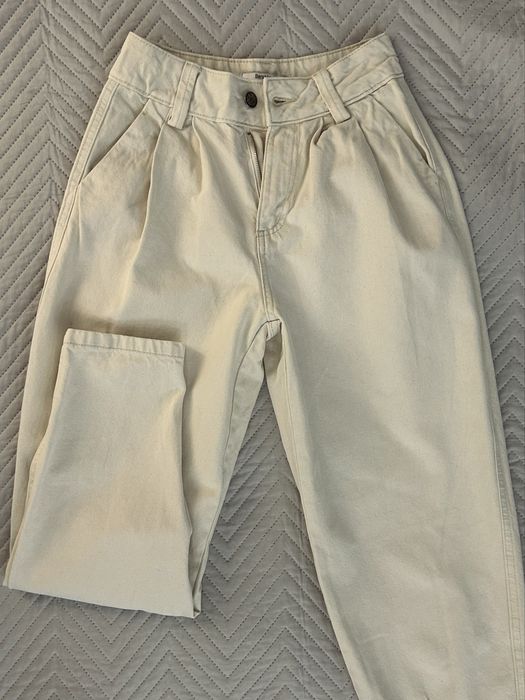 Молочні джинси-MOM «Bershka»