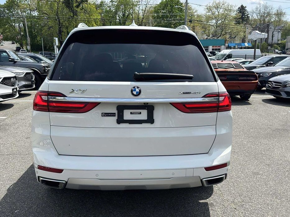 BMW X7      2020