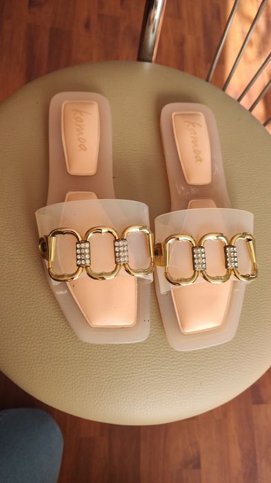 Klapki damskie z ozdobą Kamoa r39