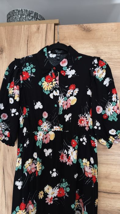 Czarna długa sukienka maxi new look wiosenna