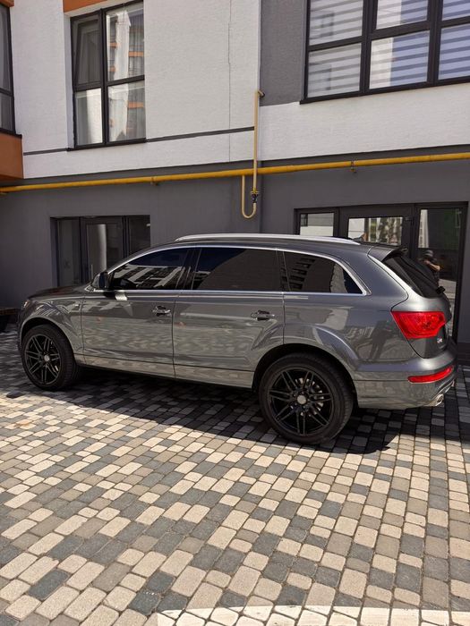 Audi Q7 в гарному стані.