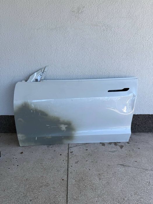 Дверка ліва перед (водійська) Tesla 3