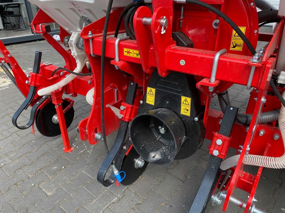 Ozdoken pneumatyczny siewnik punktowy z nawożeniem VPHE-DG4