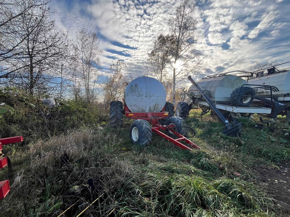 Бак для внесення рідких добрив "Bourgault"