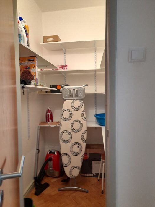 Arrenda-se quarto em Lisboa  para estudante, perto do Instituto  Superior Tecnico e do Metro, junto á rotunda das Olaias