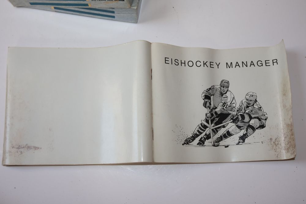 Gra Eishockey Manager wyd. Software 2000 na Komputery Retro Commodore Amiga 500 600 1200 Atari ST IBM Disc 3,5" 1993 Big Box Komplet Stan Dobry Minus