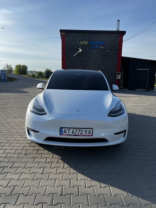 Продам авто Tesla