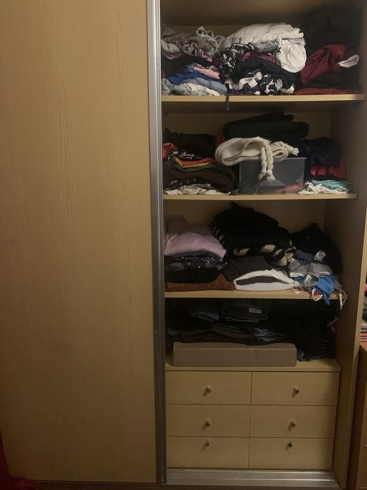 Roupeiro alto com muita arrumação