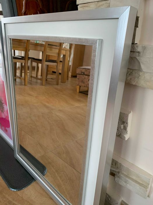 Lustro w srebrnej oprawie