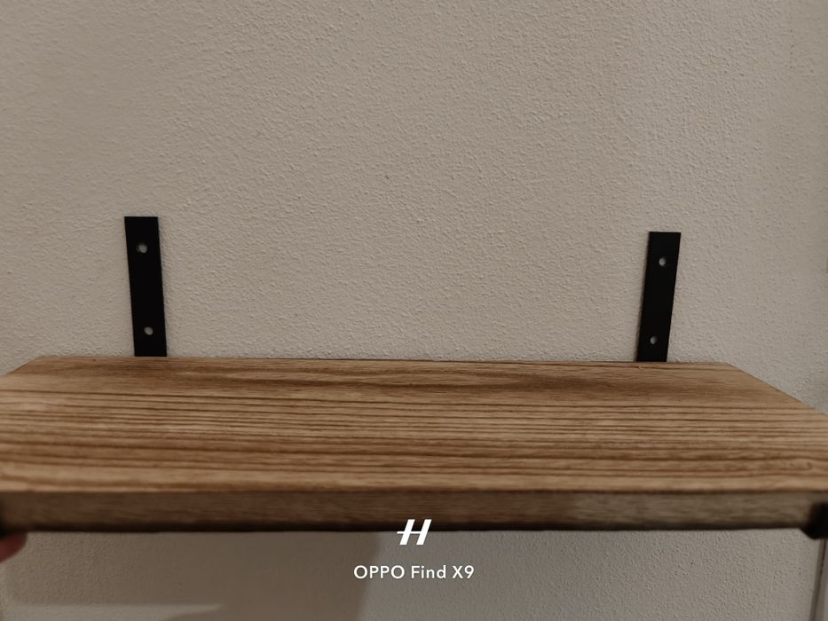 Prateleiras em madeira