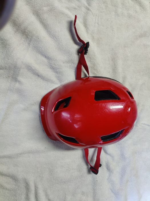 Capacete de bicicleta vermelho criança