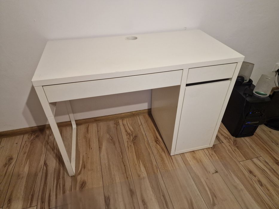 Biurko + Krzesło obrotowe + Mata bezbarwna pod krzesło