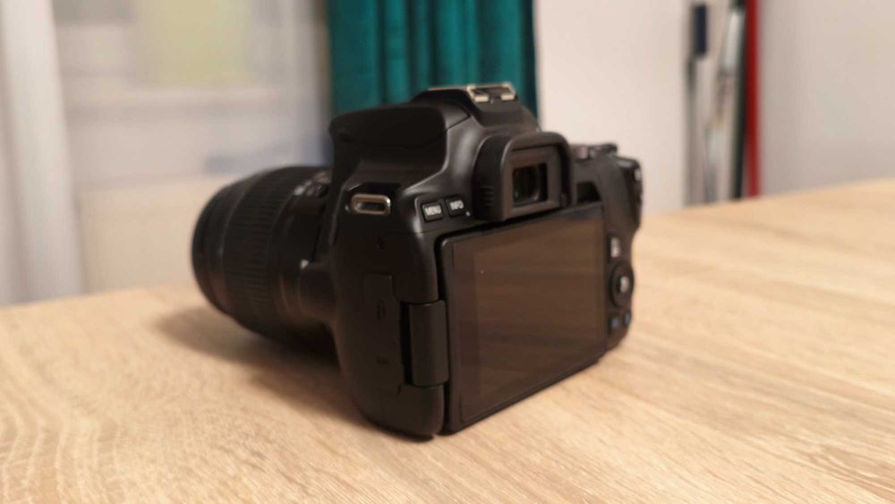 Canon EOS 250D + obiektyw EF-S 18-55mm – świetny aparat na start