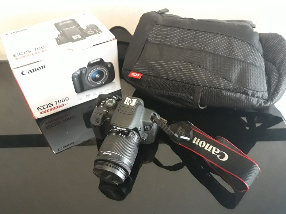Câmara fotográfica canon EOS 700D