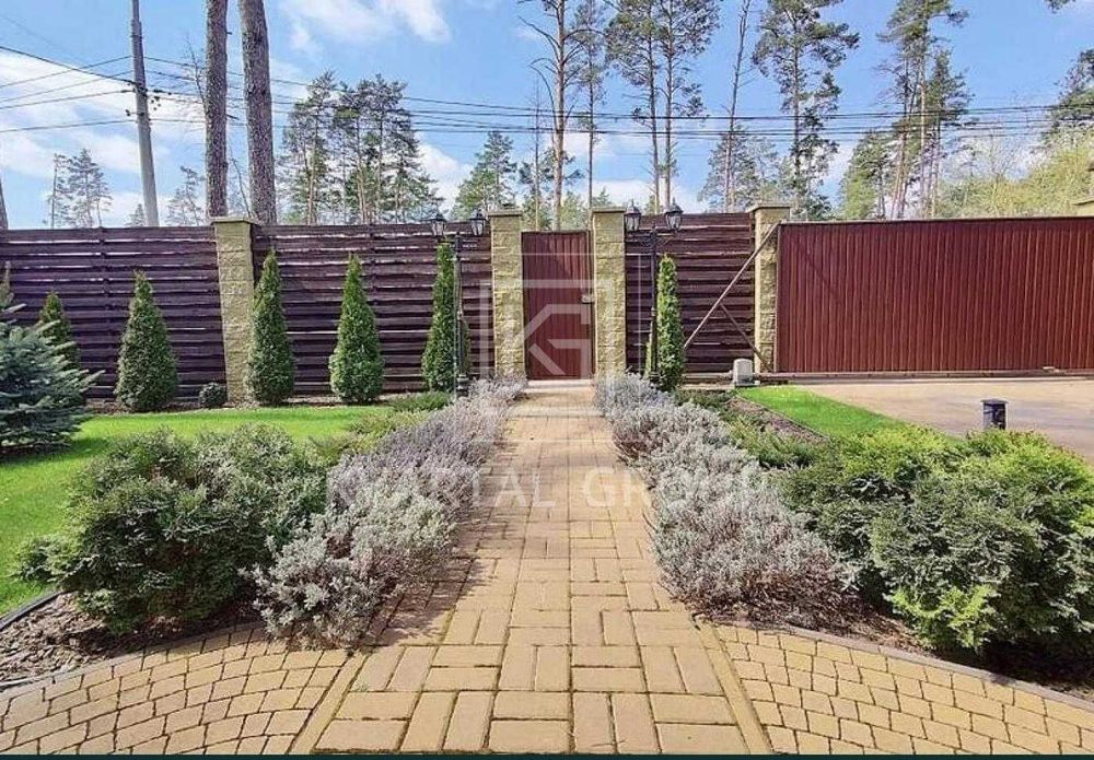 Продаж двоповерхового будинку на 10 сотках землі в Лісовій Бучі.