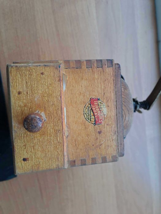 Zabytkowy młynek vintage ozdoba retro dla konesera dodatek