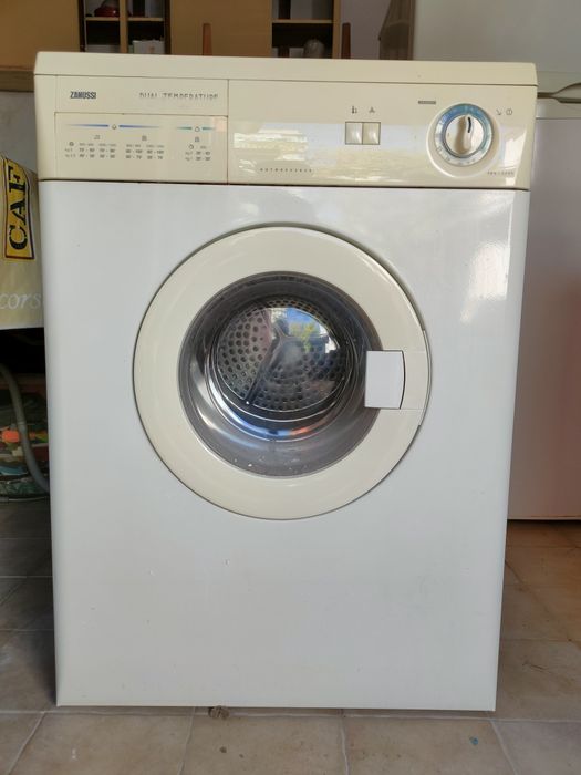 Máquina de Secar Roupa - Zanussi