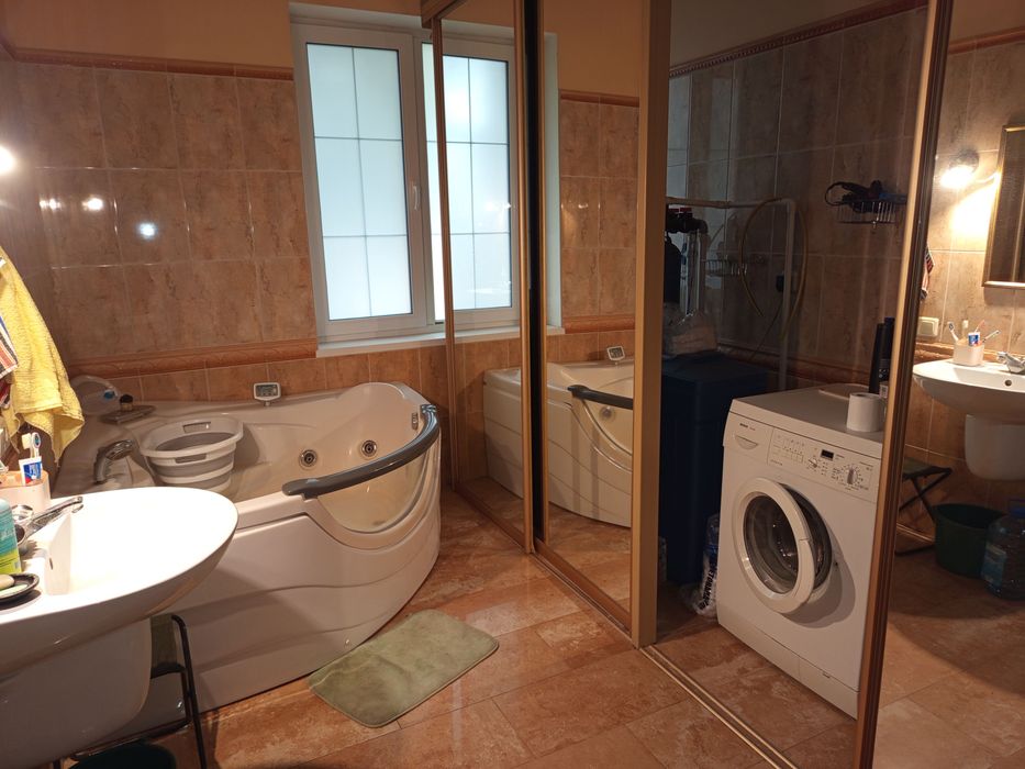 Гореничи, будинок 260 м, 12 соток, развита інфраструктура