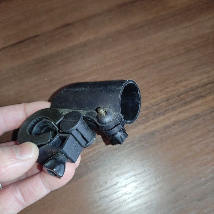 Крепление фонарика на руль велосипеда