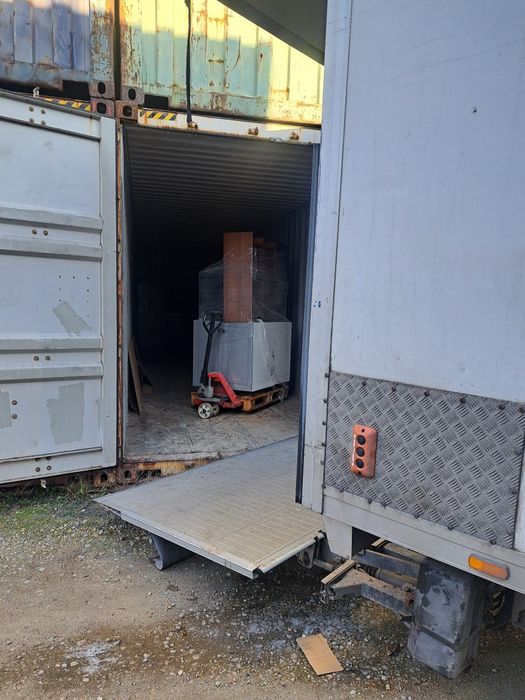 PRZEPROWADZKI transport mebli bus z winda transport palet z rozładunkiem