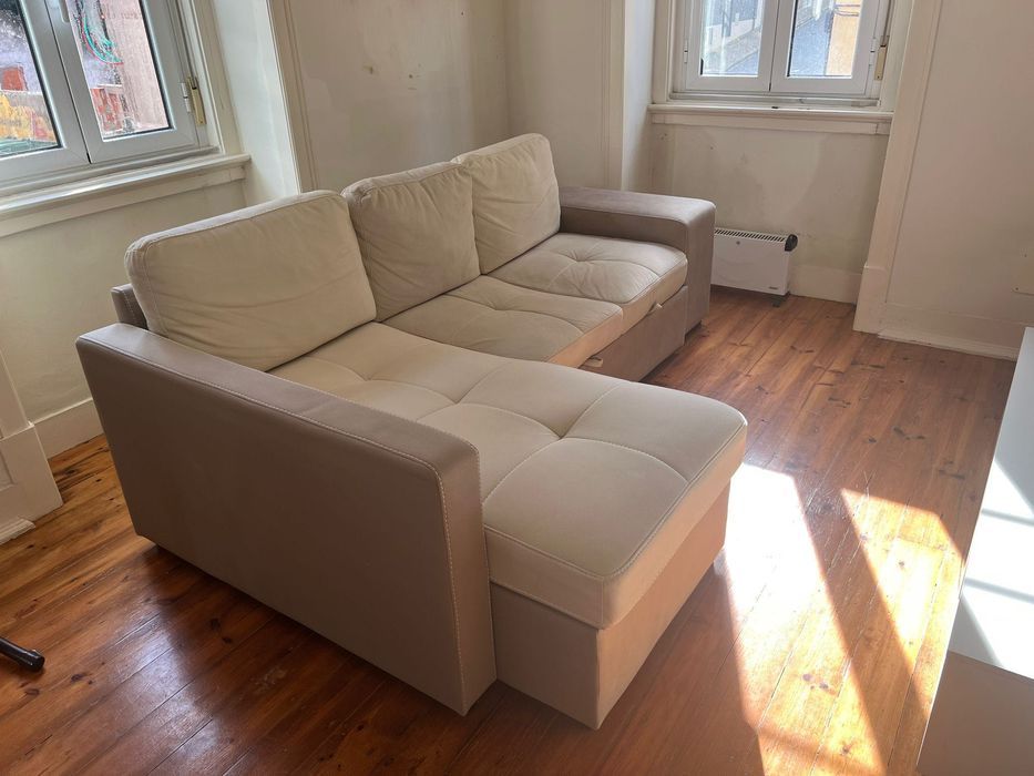 Sofa cama com dois pufs