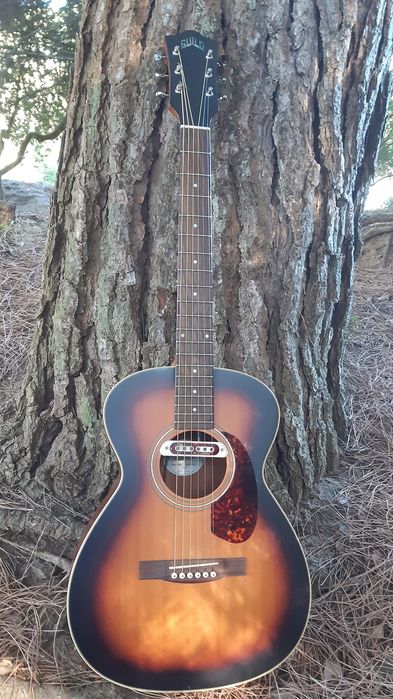 GUILD Troubadour 240 E