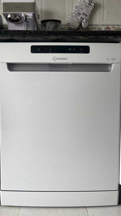 Máquina de Lavar Loiça INDESIT Fast & Clean (14 Conjuntos - 60 cm - Branco)