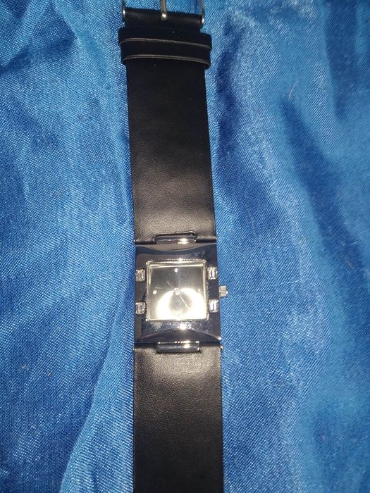 Zegarek Avon czarny